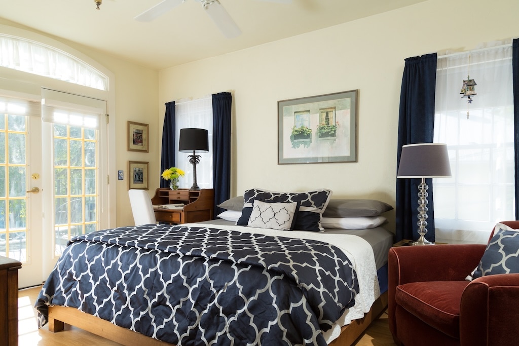 Stay at the best Bed and Breakfast in St. Augustine, FL after enjoying St. Augustine restaurants. Here is a thoughtful king sized bed with a navy and white comforter.